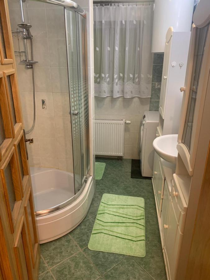 Apartman Slunecnice S Terasou チェスケー・ブジェヨヴィツェ エクステリア 写真