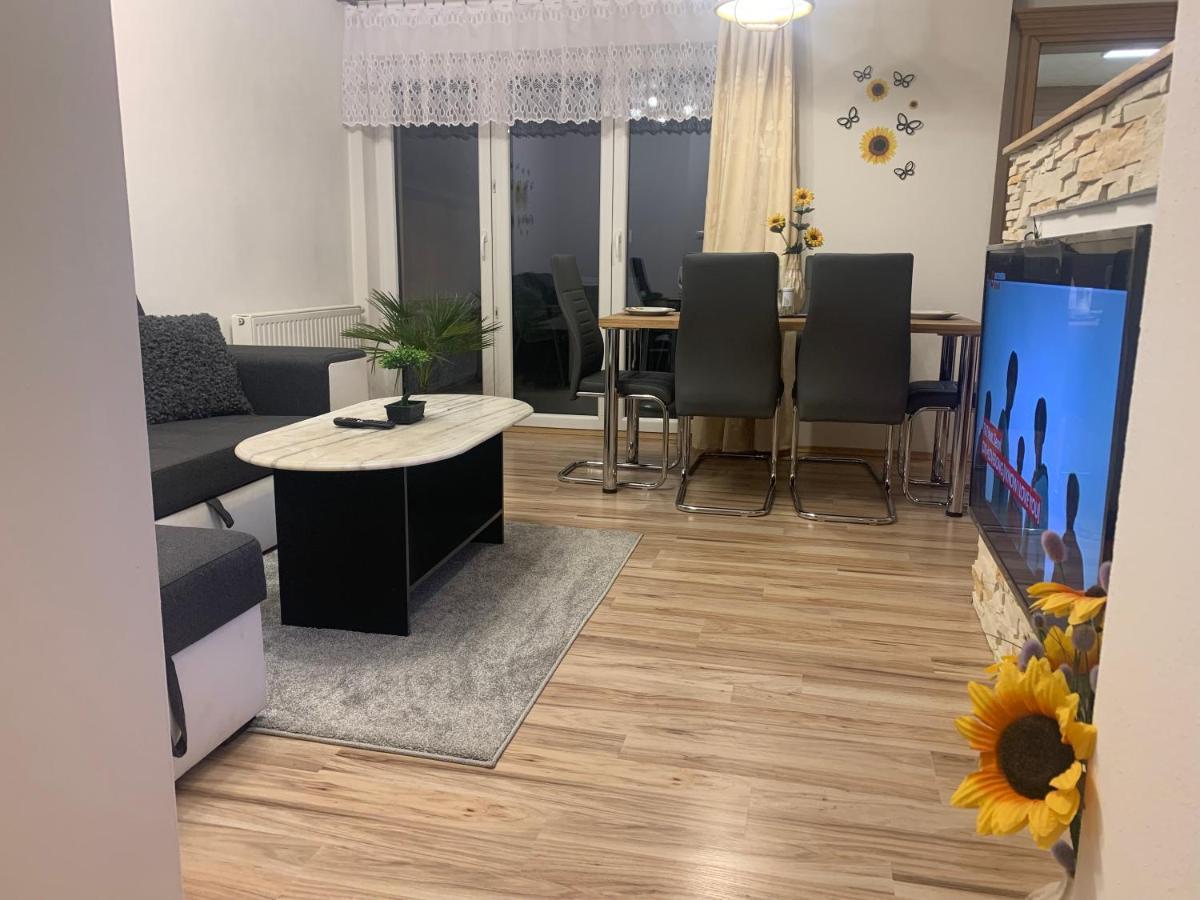 Apartman Slunecnice S Terasou チェスケー・ブジェヨヴィツェ エクステリア 写真