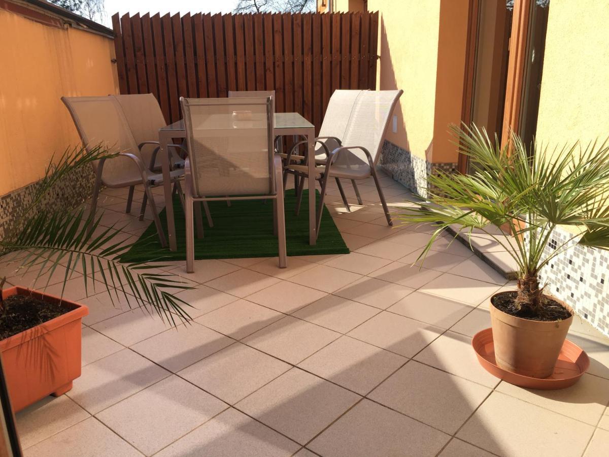 Apartman Slunecnice S Terasou チェスケー・ブジェヨヴィツェ エクステリア 写真