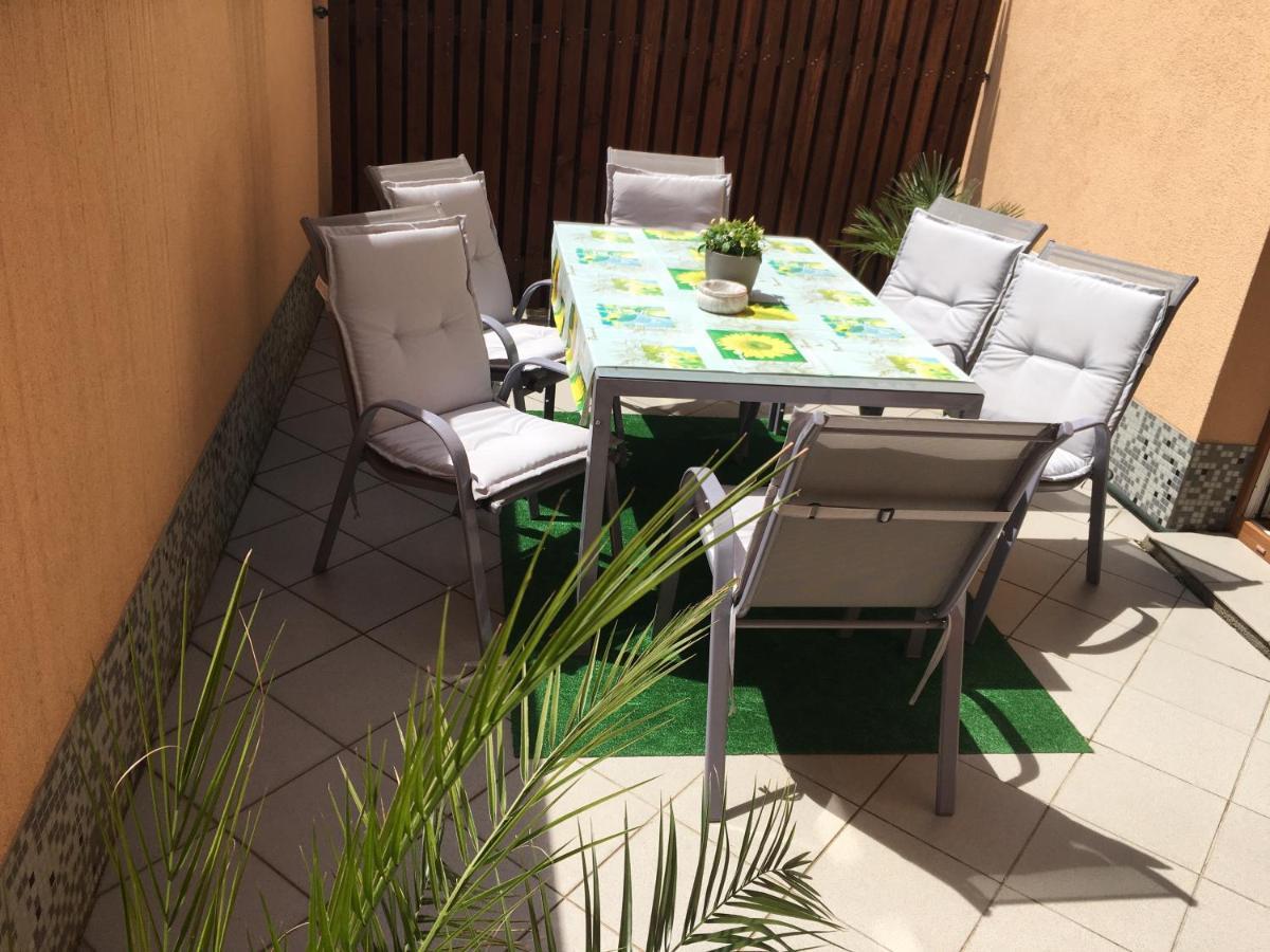 Apartman Slunecnice S Terasou チェスケー・ブジェヨヴィツェ エクステリア 写真